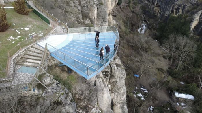 Adrenalin ve Tarihin Buluştuğu Nokta: İncekaya Cam Teras!