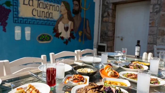 Tarihin İçinde Saklı Bir Taverna Deneyimi: La Taverna Cunda